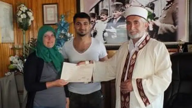 Belçikalı Liesbeth Müslüman oldu