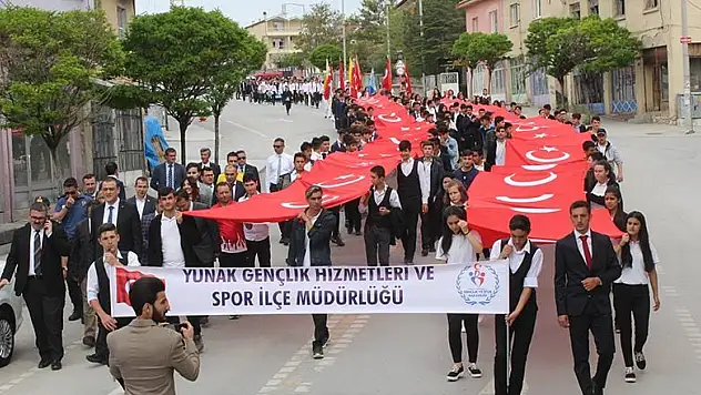 Yunak'ta gençlik yürüyüşü yapıldı