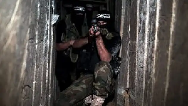 AA Kassam Tugaylarının tünel ve mevzilerini görüntüledi