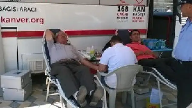 Kulululardan kan bağışı