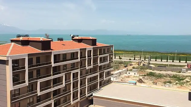 Beyşehir Belediyesi göl manzaralı 10 lüks konutu satışa çıkardı