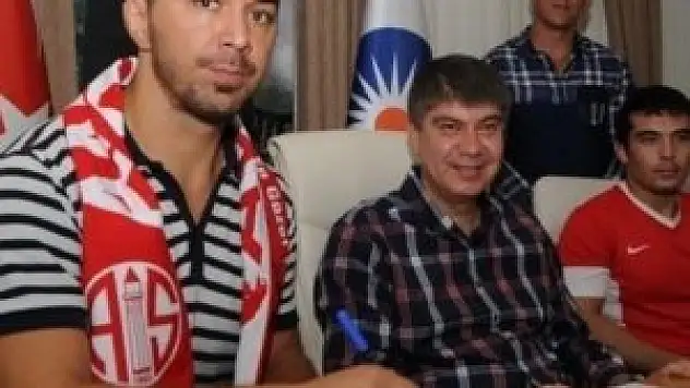 Ali Gürbüz Antalya Büyükşehir Belediyespor'da