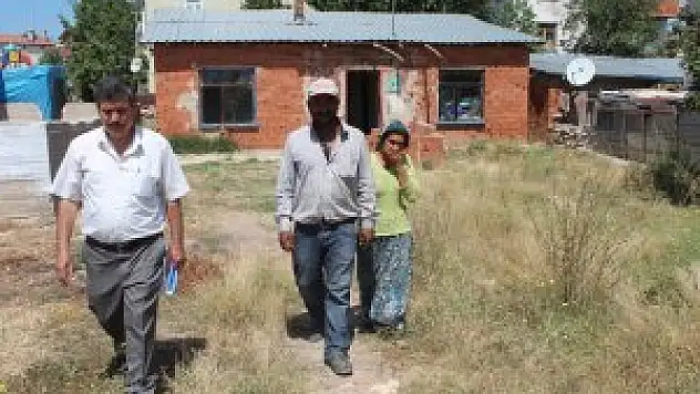 Fareler evde cirit atıyor, çoban aile yardım bekliyor