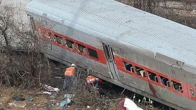 Hindistan'da tren kazası: 21 ölü
