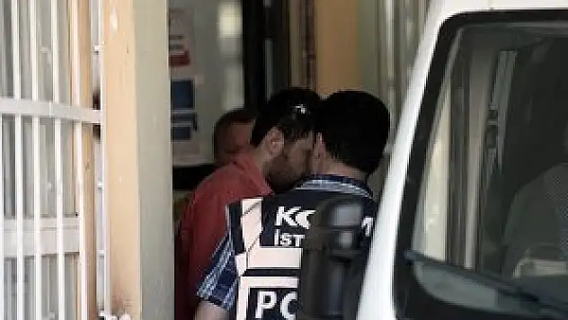 2 polis daha teslim oldu