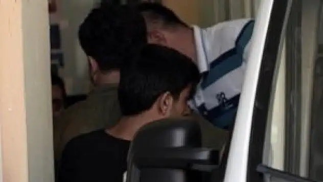 Van ve Hakkari'de 4 polis gözaltına alındı