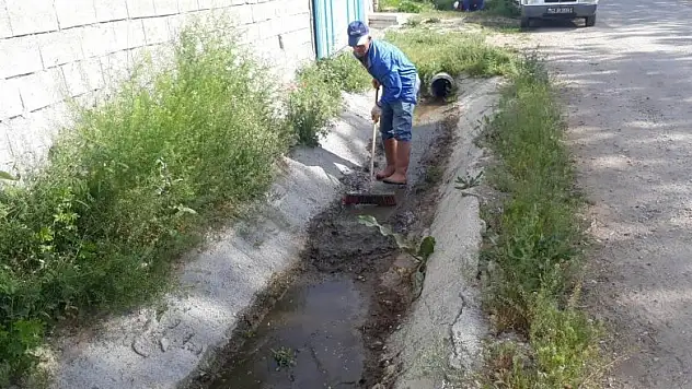 Beyşehir'de kanal ve kanaletlerde temizlik çalışması
