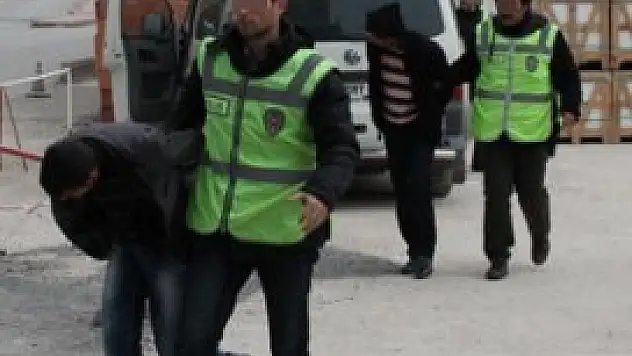 Aracın yakıtı bitince yakalandılar