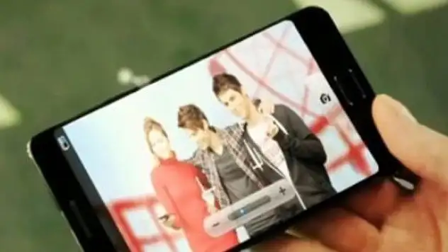 Çerçevesiz telefon gerçek oldu!