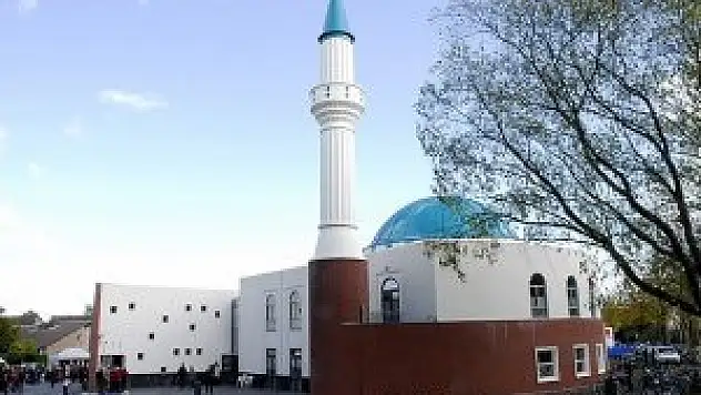 Avrupa'da camiler Müslüman karşıtı saldırılara hedef oluyor