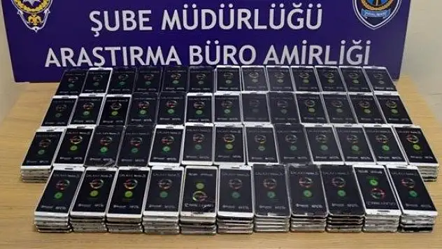 Atatürk Havalimanı'nda kaçak telefon yakalandı