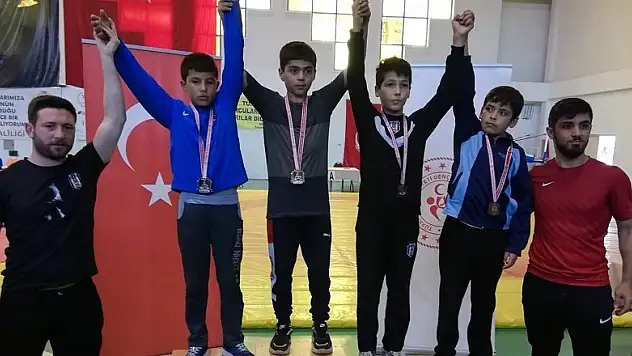 Güreş şampiyonasında Meram rüzgarı esti