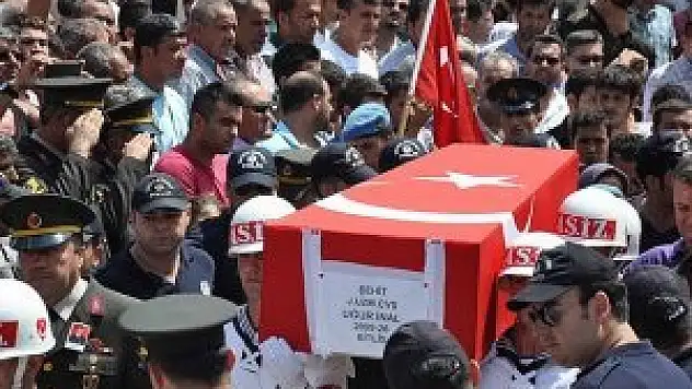 Uzman çavuş Uğur İnal'ın cenazesi toprağa verildi