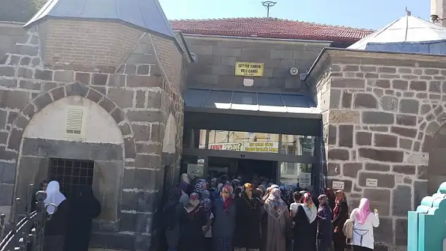 Sakal-ı Şerif Seydişehir'de kadınların ziyaretine açıldı