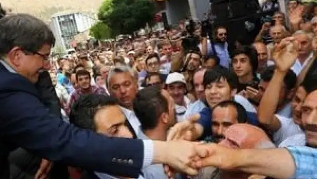 62. Hükümetin Başbakanı Ahmet Davutoğlu kimdir?