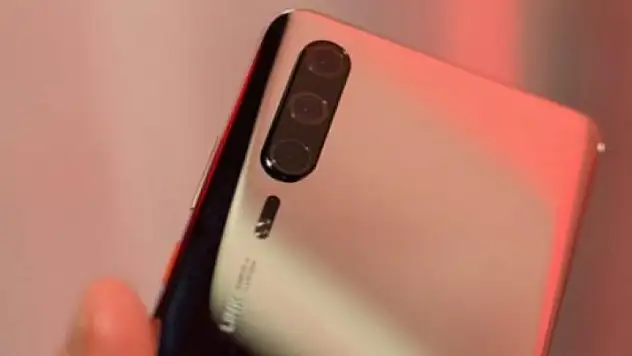 Google, Huawei'nin iki 'bomba' telefonunu listeden çıkardı