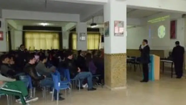 Üniversite öğrencilerine uyuşturucu konferansı