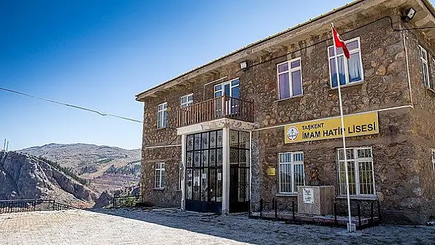 Davutoğlu'nun babası yüzlerce gencin okumasına vesile oldu