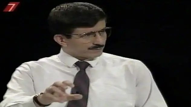 Ahmet Davutoğlu'nun 20 yıl önceki görüntüsü