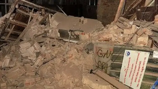 4 katlı bina çöktü!