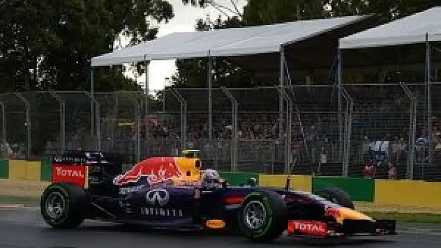 Belçika'da Ricciardo kazandı