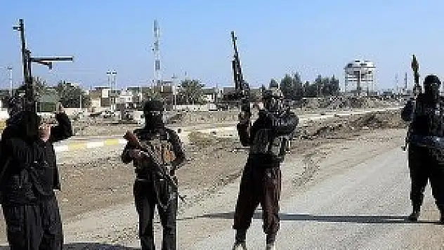 Tabka Askeri Havaalanı IŞİD'in kontrolüne geçti