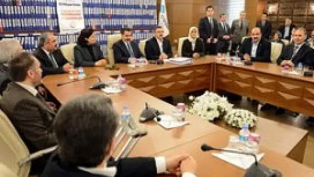 Kıyafet özgürlüğüne 12 milyon imza