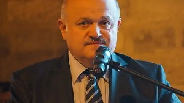 Ebola salgınıyla ilgili titizlikle çalışıyoruz