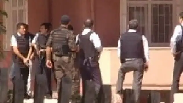 Pendik'te silahlı şahıs paniği!