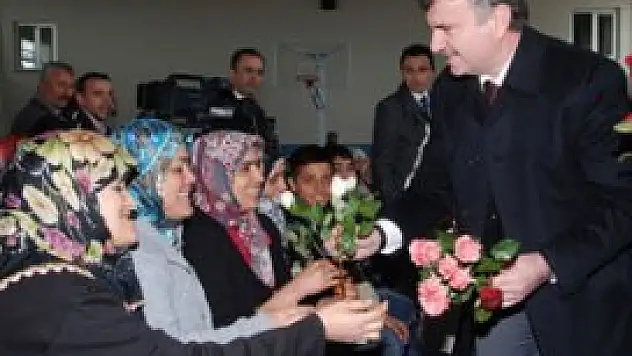 Akyürek, Kadınlar Günü'nü kutladı