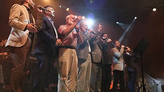 'Ezgiler Gecesi' unutulmaz sanatçıları bir araya getirdi