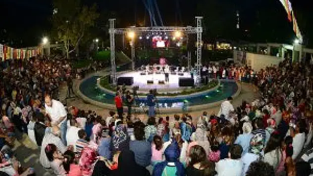 KOMEK yaz okulunda final gecesi