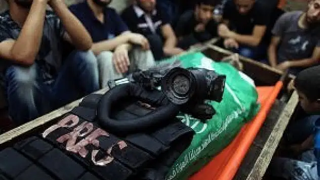 İsrail Gazze'de 16 gazeteciyi öldürdü