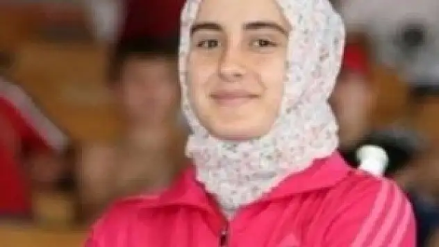 Başörtülü güreşçiden olimpiyat madalyası