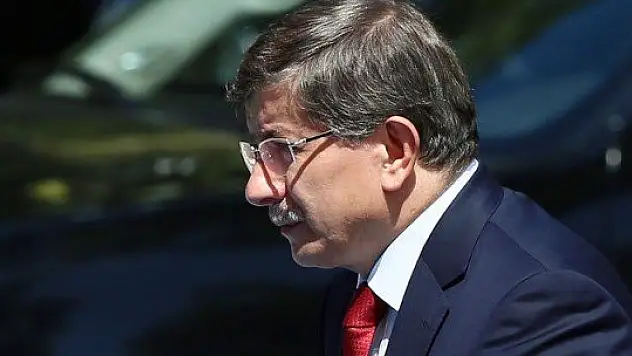 Davutoğlu'nun yanından ayırmayacağı 3 kişi