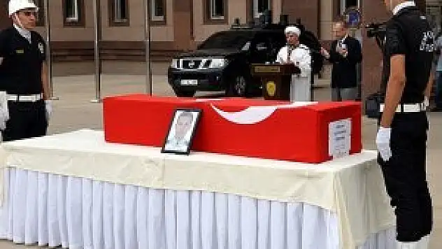 Diyarbakır'da şehit olan polisin cenazesi toprağa verildi