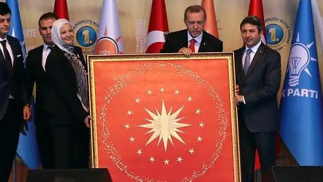 AK Partililerden Erdoğan ve eşine jest