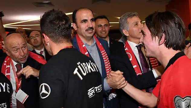 Başkan Altay Milli Takımı ve Taraftarları Tebrik Etti