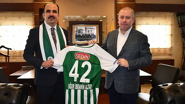 Hilmi Kulluk'tan Başkan Altay'a ziyaret