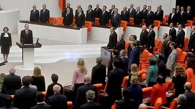 MHP ve HDP'liler Erdoğan'ı ayakta karşıladı