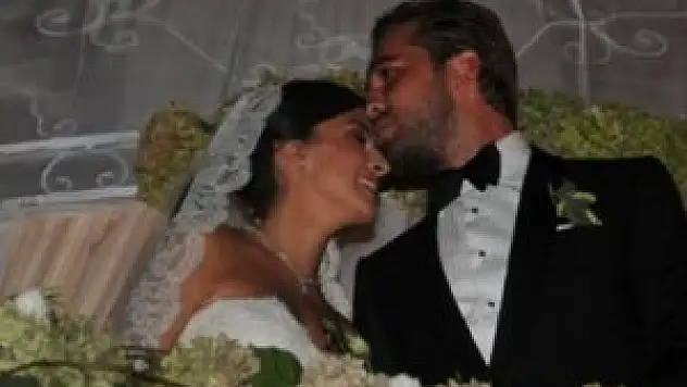 Ünlü çift dünya evine girdi