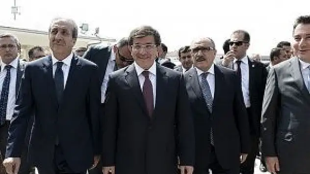 Başbakan Davutoğlu cuma namazını Kocatepe'de kıldı