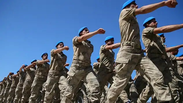 Ak Parti'den yeni askerlik sistemi açıklaması!