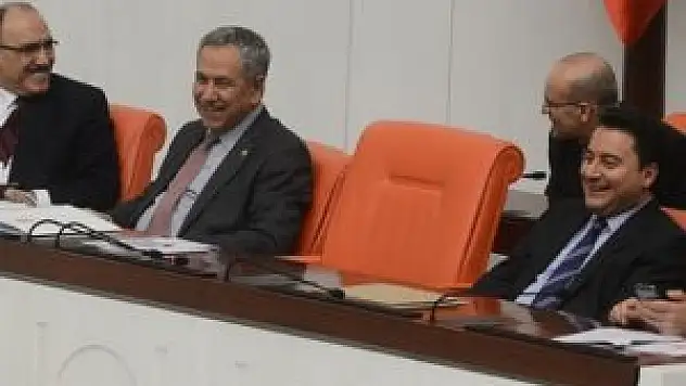 Kabineden kendi isteğiyle ayrılan bakan