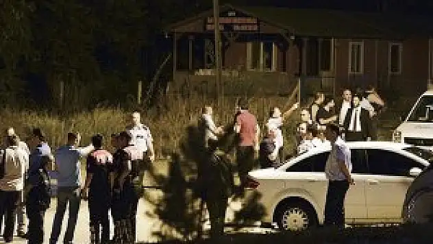 Ankara'da birisi polis 3 kişi silahla yaralandı