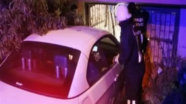 Otomobil bodrum katına uçtu