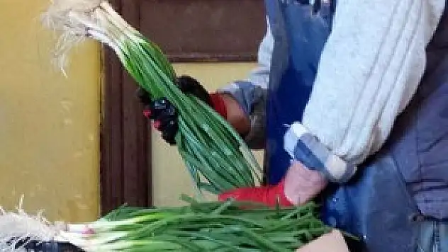 Markette zam şampiyonu yeşil soğan