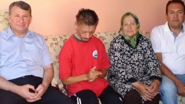 Engelli oğluna bakan kadına hac kolaylığı