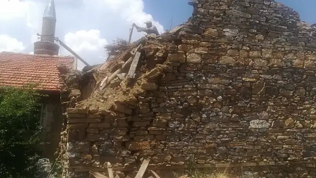 Seydişehir'de metruk binalar yıkılıyor