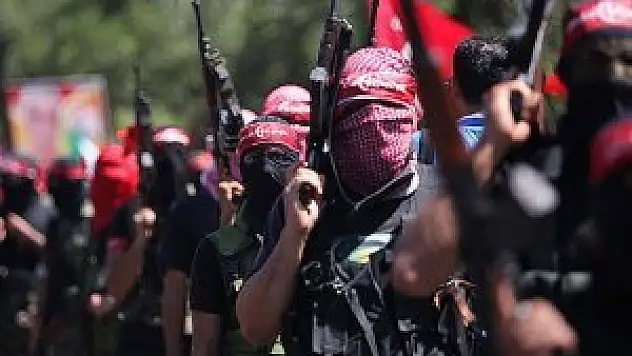 Filistin direniş grupları zafer gösterisi düzenledi